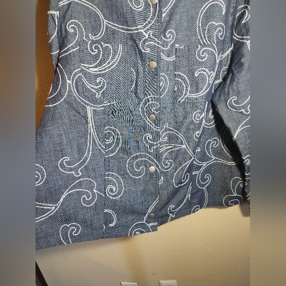 Chicos Top Chambray Embroidered Boho Artsy - Picture 8 of 15